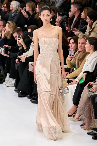 Look 19